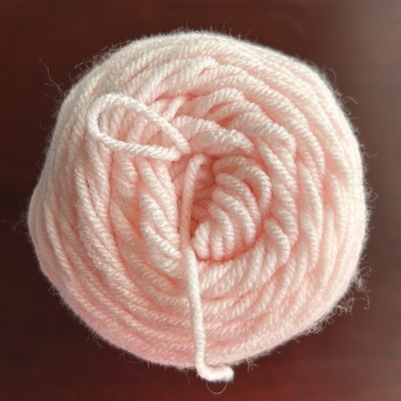 Light pink yarn (Left over) - Picture 2 of 4